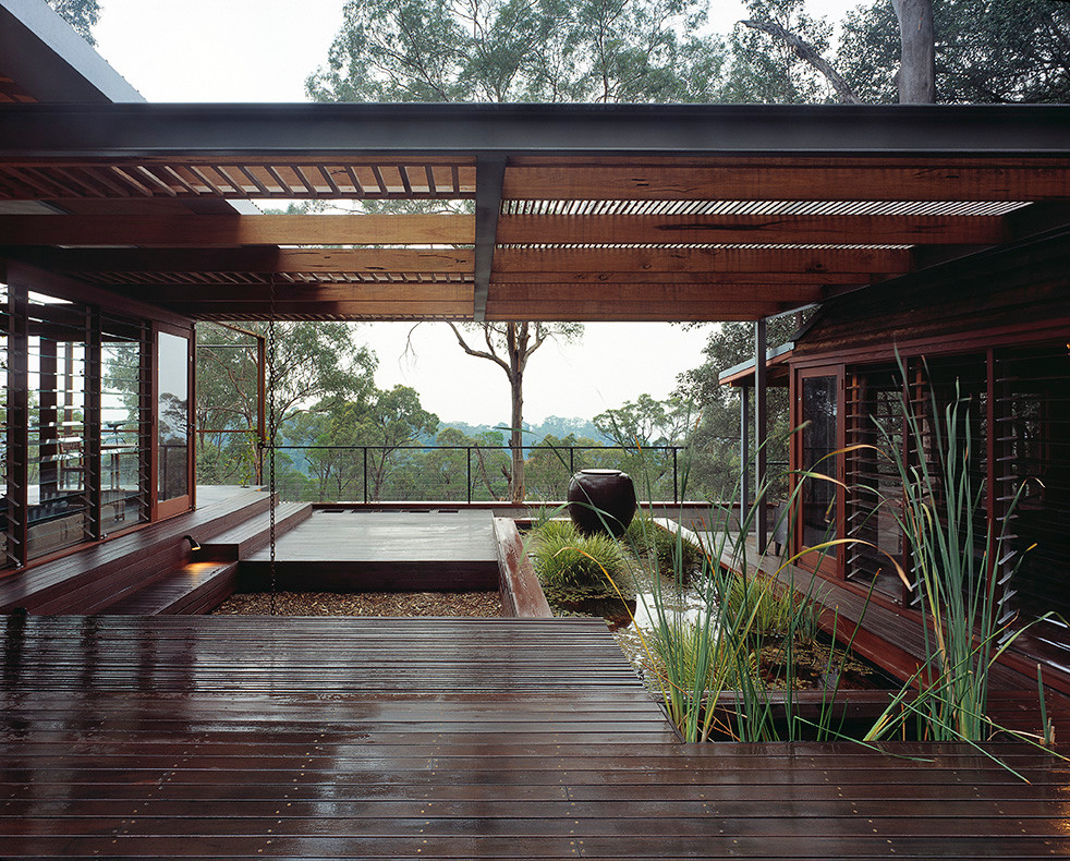 This is an example of a tropical patio in Sydney.