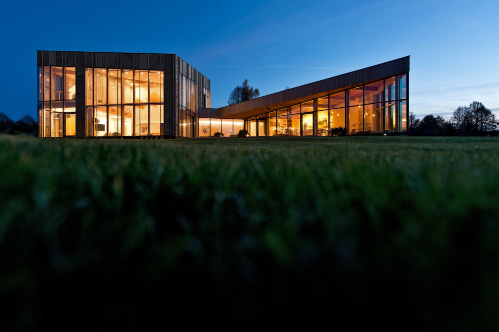 Дом с фасадным остеклением