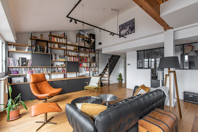 Aménagement d'un salon "cathédrale" - Industrial - Living Room - Paris ...