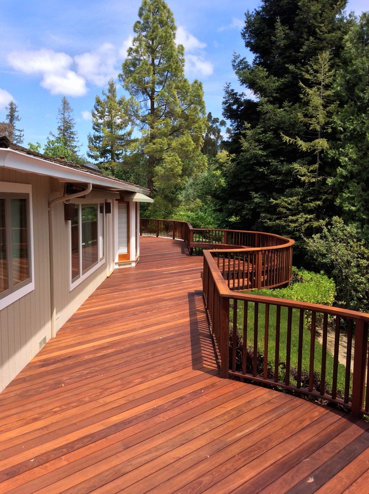 This is an example of a large traditional backyard deck in San Francisco.