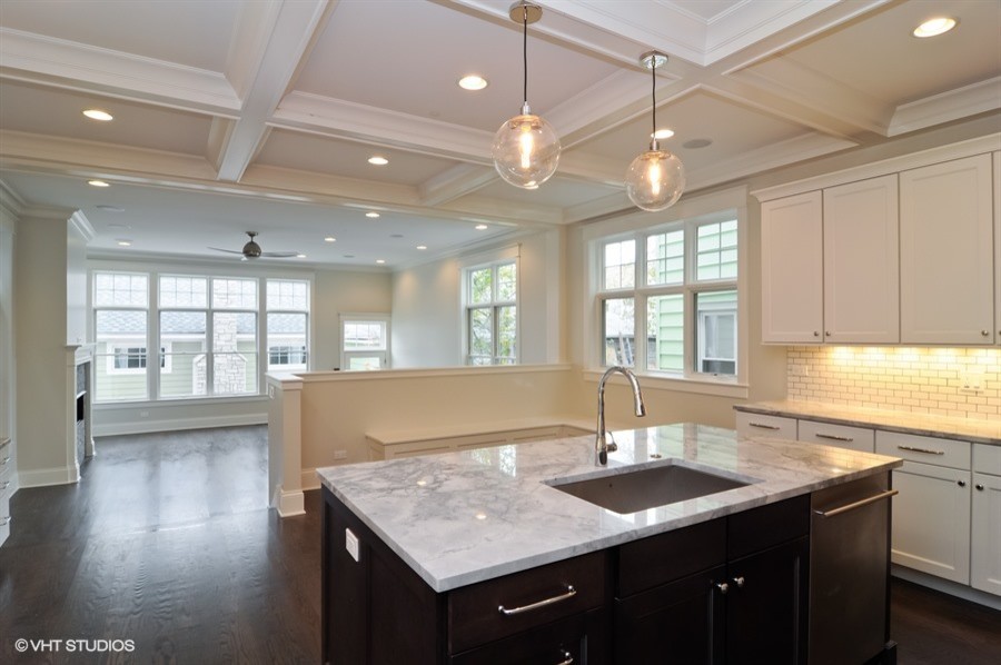 Transitional kitchen photo in Chicago