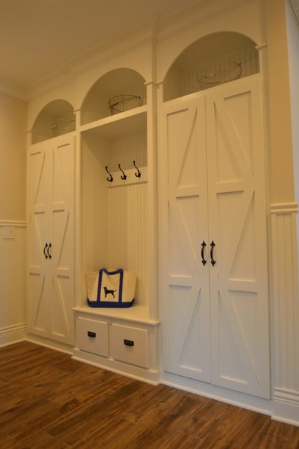 Custom lake home design-build klassisch-eingang