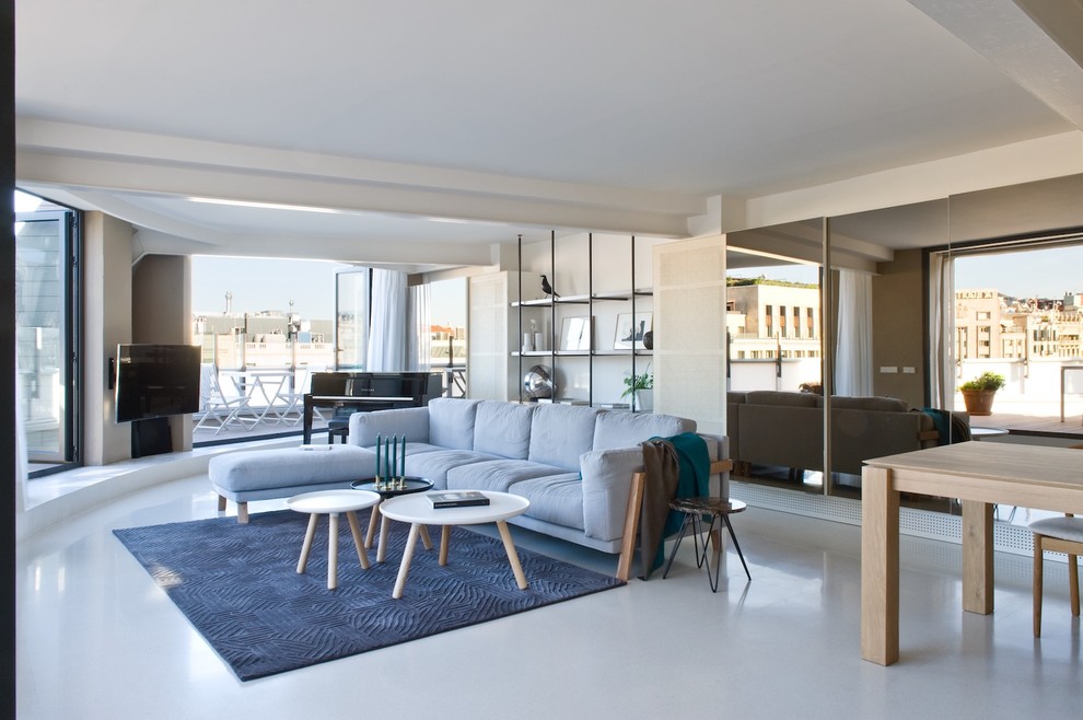 Photo of a contemporary living room in Barcelona.