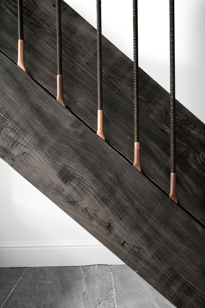 Diseño de escalera contemporánea de tamaño medio