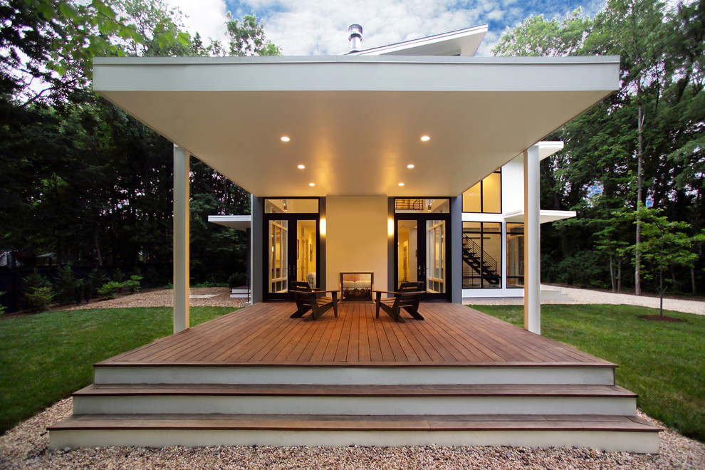 Photo of a contemporary deck in DC Metro with a fire feature.