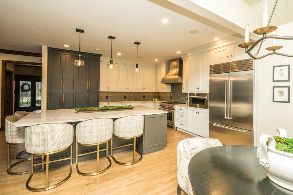Kitchen - transitional kitchen idea in Cincinnati