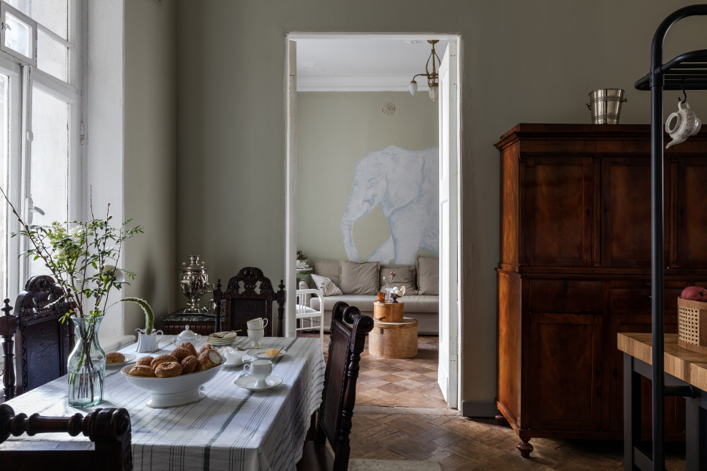 Квартира на Петроградской стороне в доме с совами