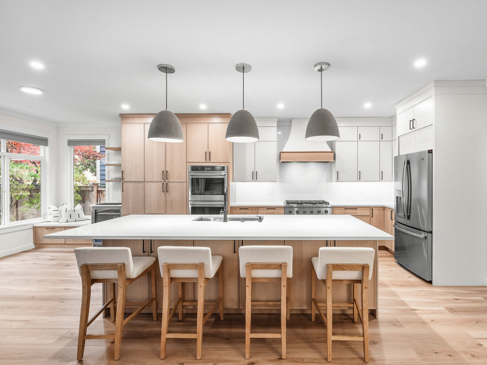Kitchen - modern kitchen idea in Seattle
