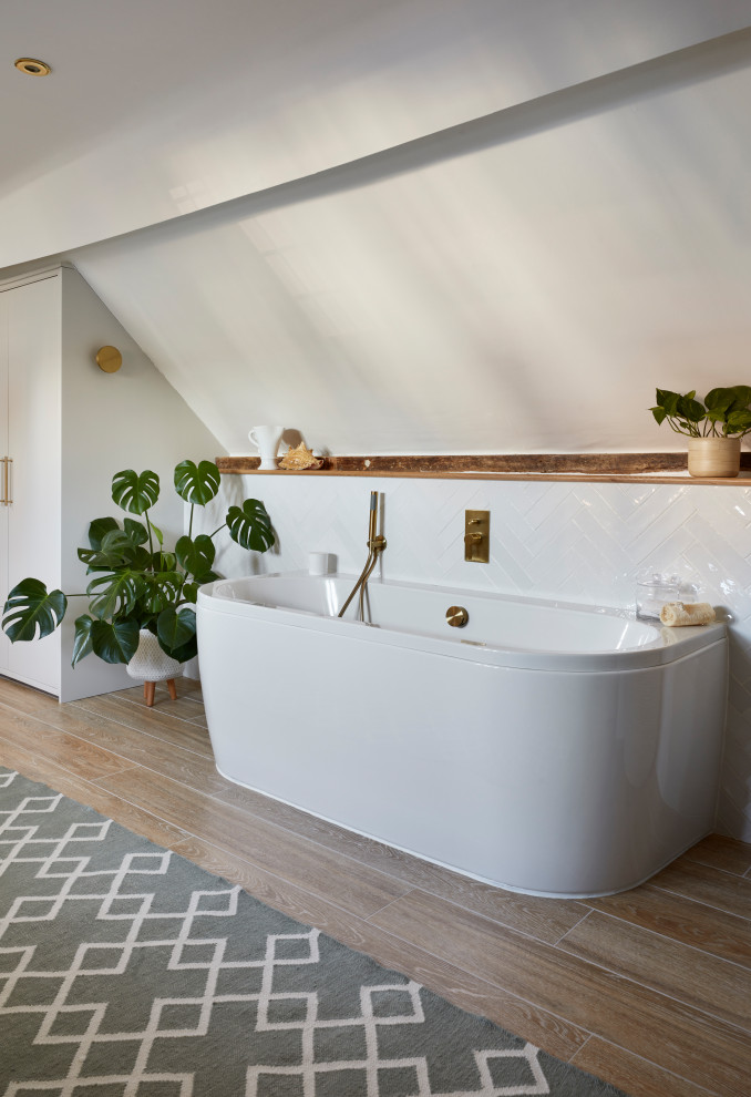 Tring - A luxury bespoke bath and shower room - Modern - Bathroom ...