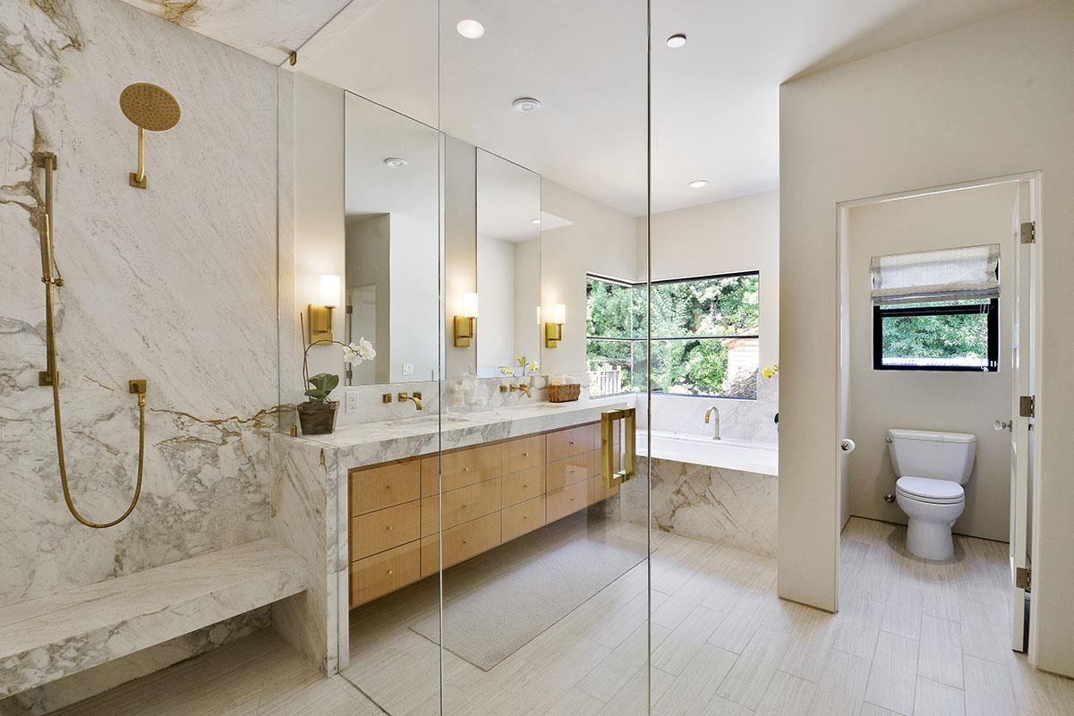 Remi Thomas - #1 bathroom remodel