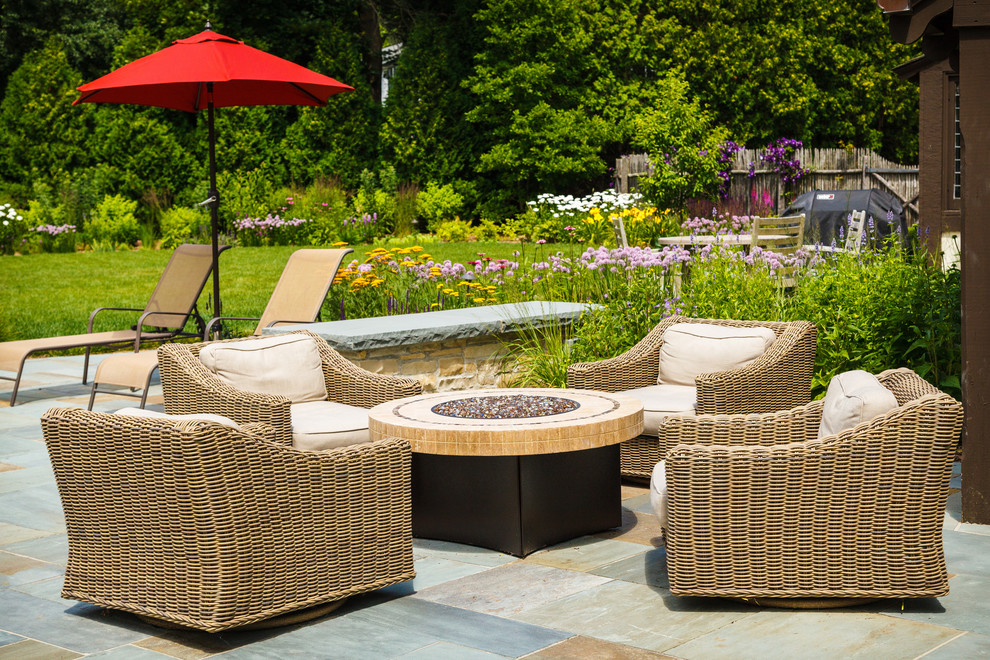 Patio - transitional patio idea in Milwaukee