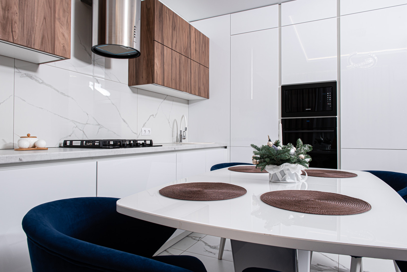 Дерево и глянец