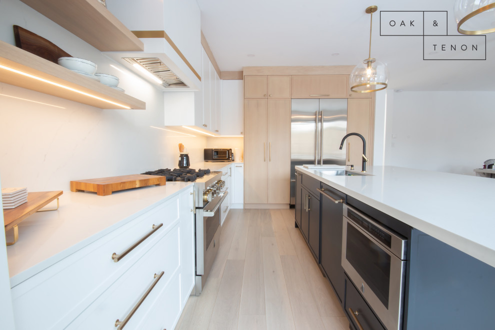 Inspiration for a transitional kitchen remodel in Toronto