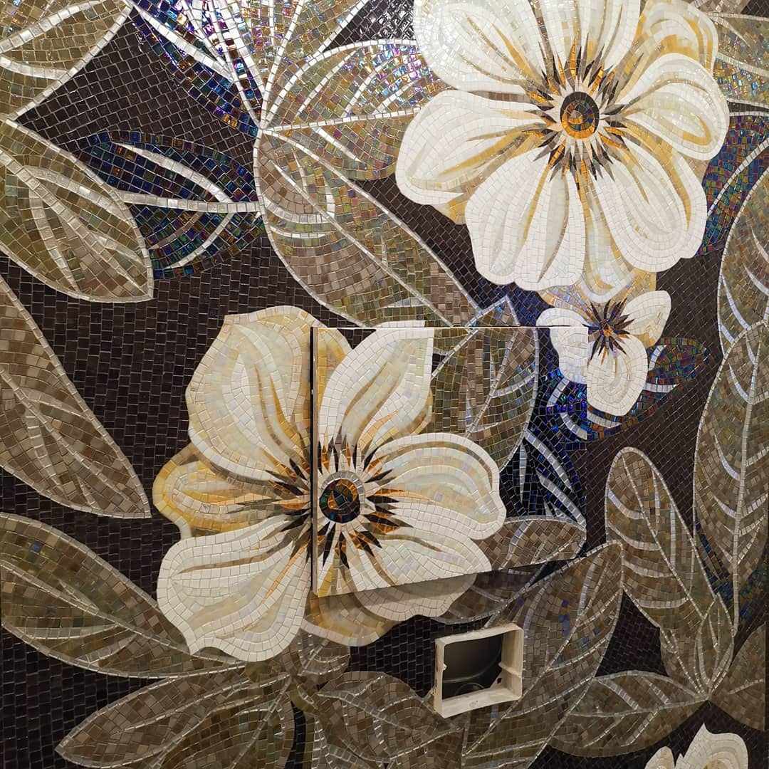 Панно Sicis "FLO 8BE", 1610х2730 мм. в ванной комнате.