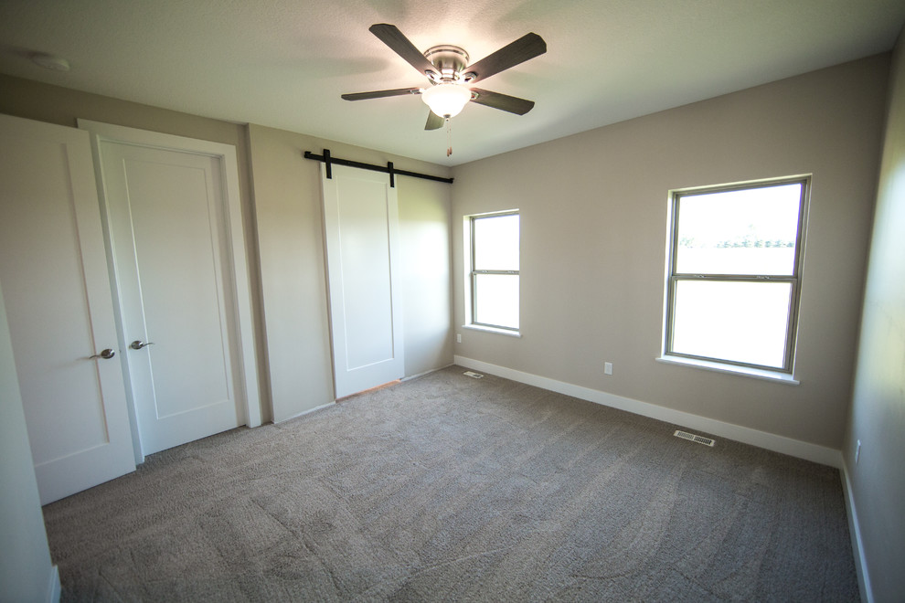 Bedroom - transitional bedroom idea in Cedar Rapids