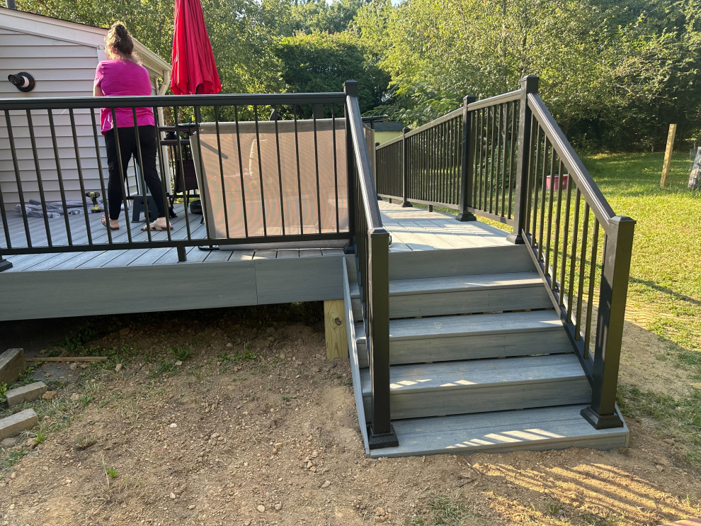 Composite Deck with Aluminum Rails