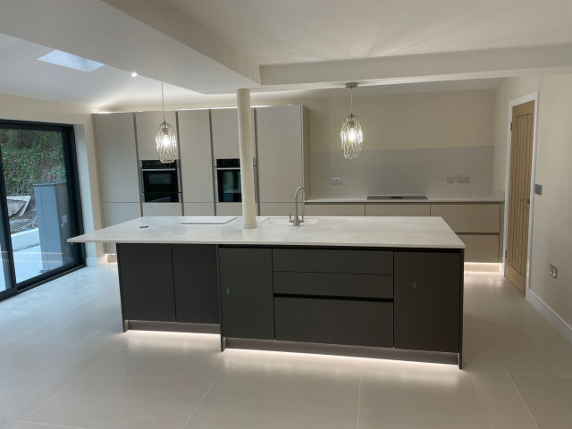 Kuhlmann Cashmere & Carbon Grey Handleless kitchen contemporary-kitchen