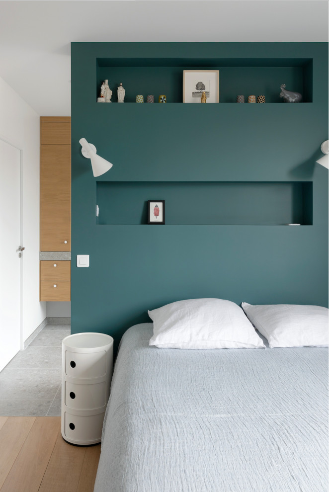 This is an example of a midcentury bedroom in Marseille.