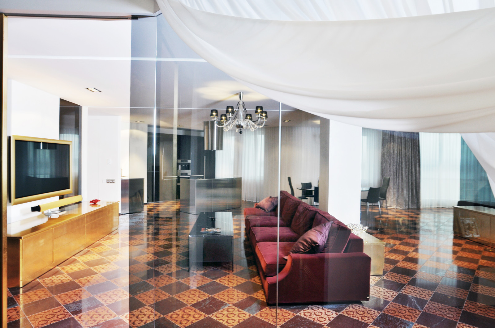 квартира с мраморным полом