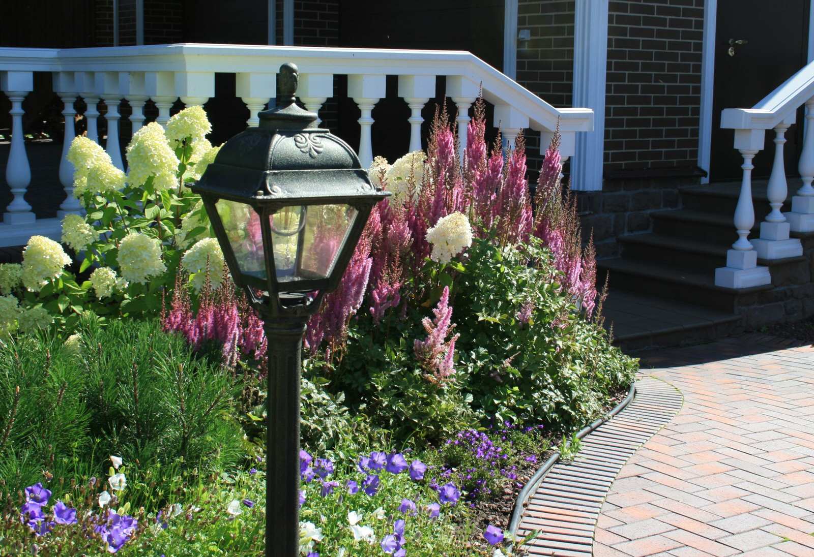 Дизайн участка с уклоном более 7 м.