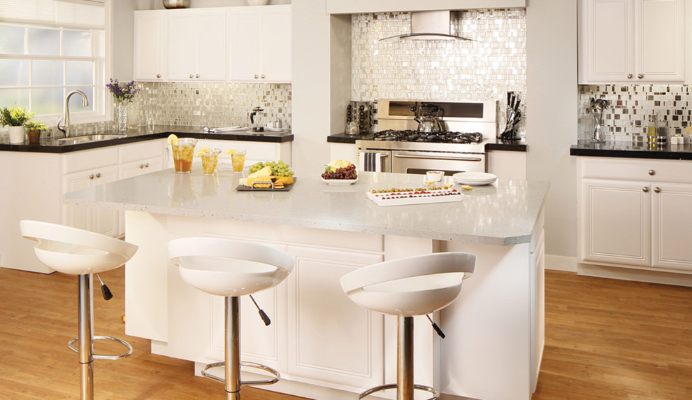 Kitchen - kitchen idea in Chicago
