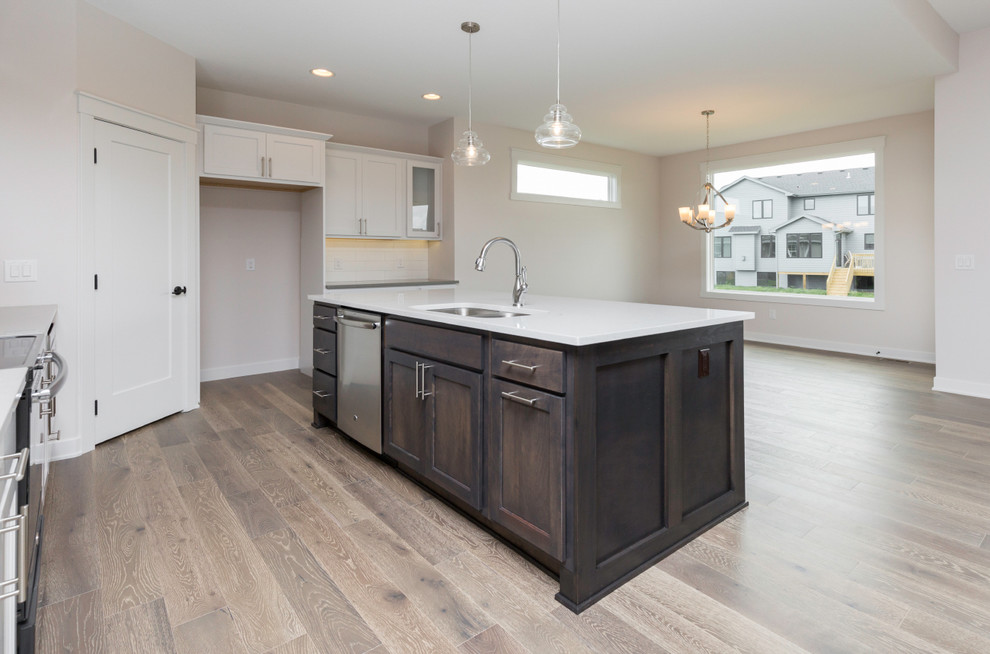 Kitchen - transitional kitchen idea