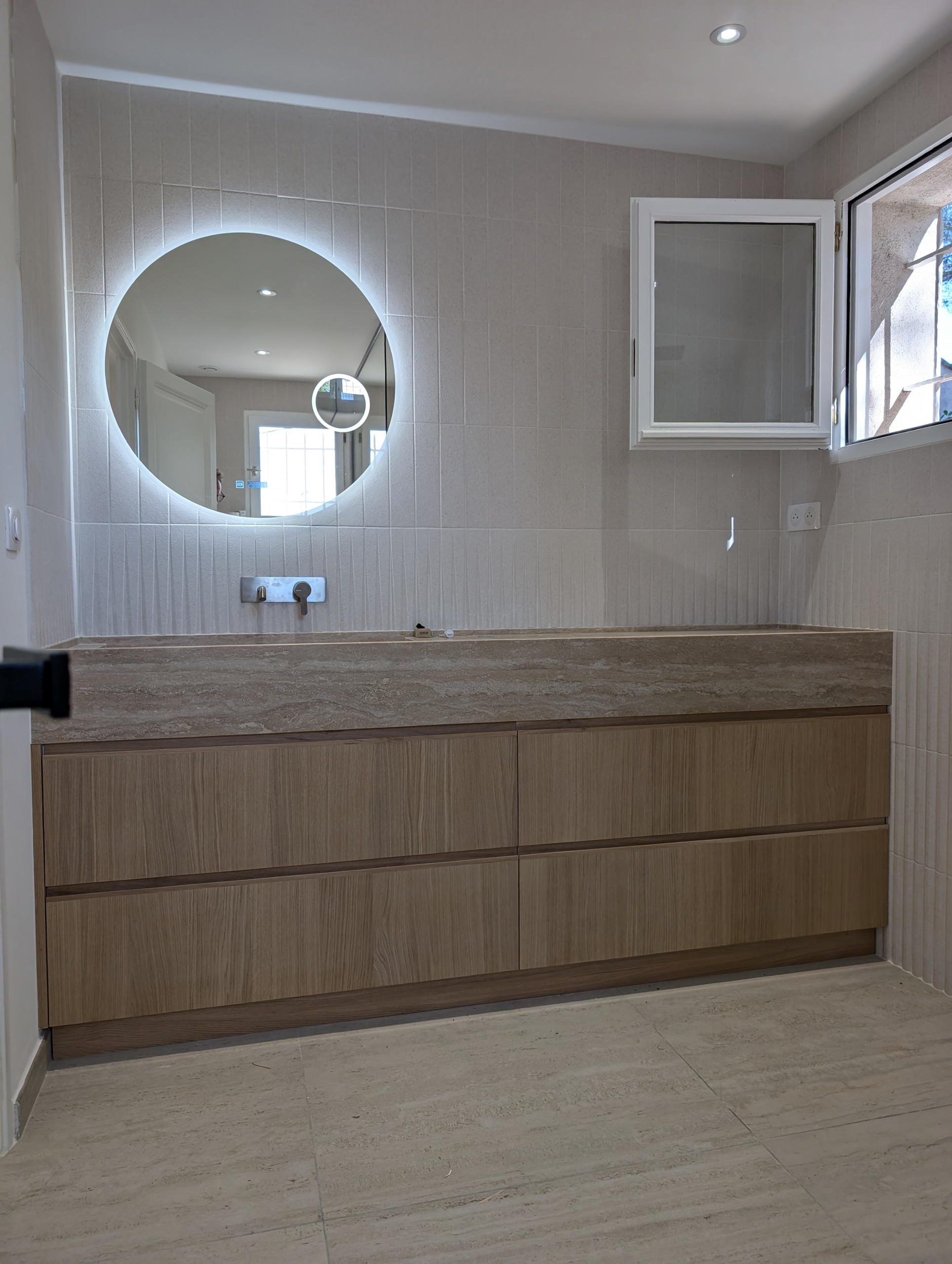 Agencement d'une chambre et d'une salle de bain