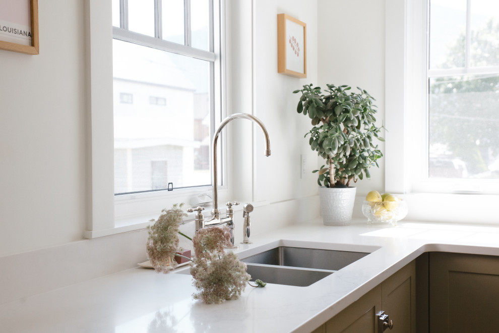 Inspiration for a transitional home design remodel in Vancouver