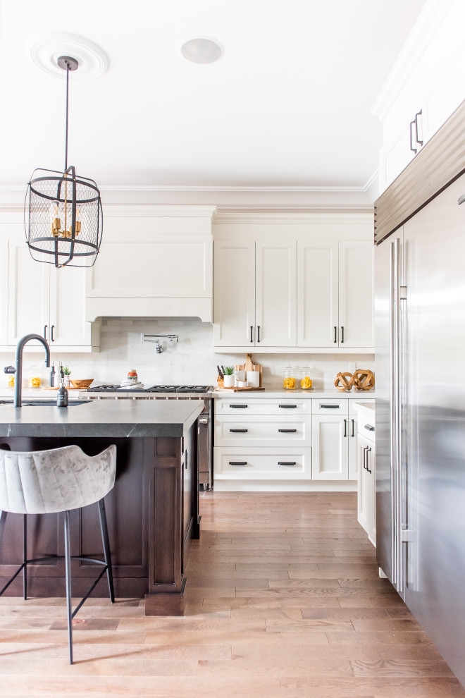 Home design - transitional home design idea in Toronto