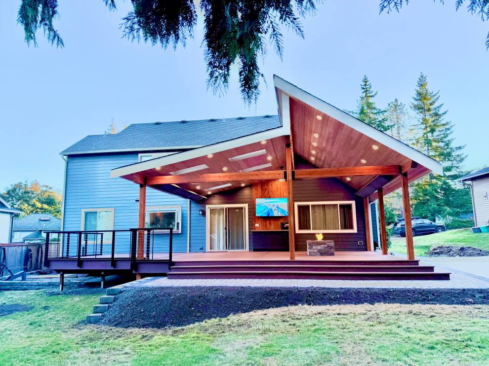 Large arts and crafts home design photo in Seattle