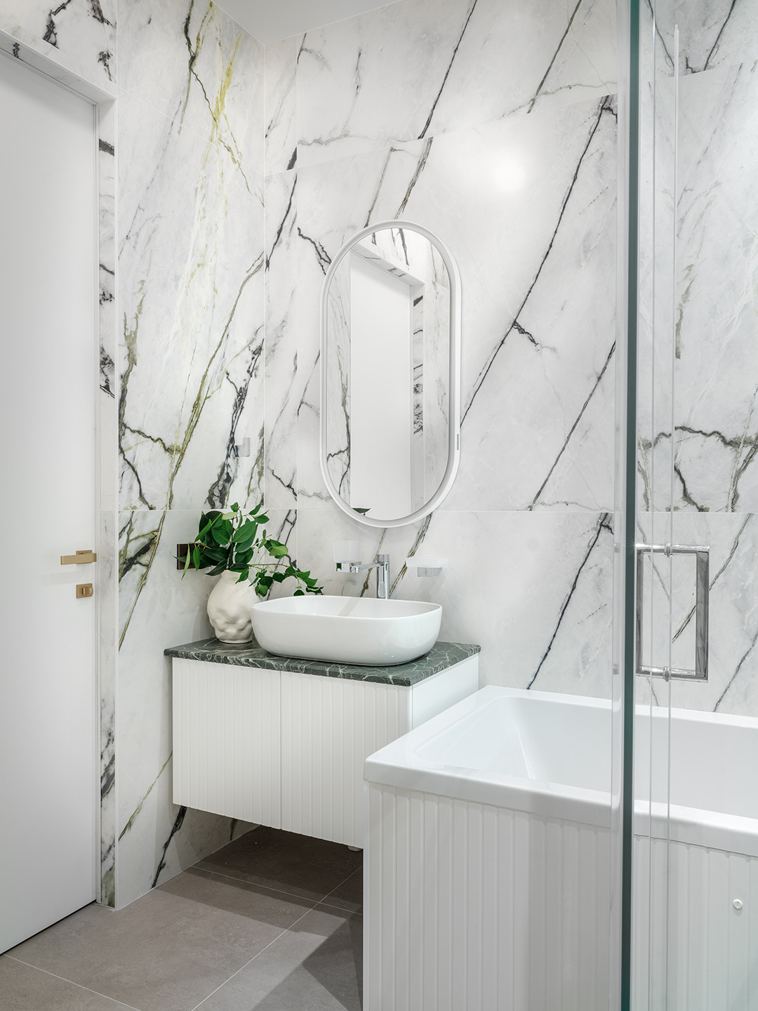 Двухкомнатные апартаменты в премиальном комплексе в Сочи