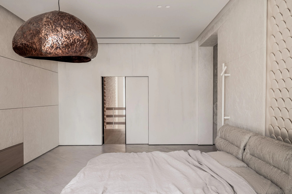 Mittelgroßes Nordisches Hauptschlafzimmer mit weißer Wandfarbe, hellem Holzboden und grauem Boden in Los Angeles