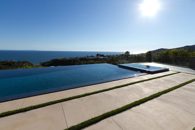 Malibu Infinity Pool With Spa And Fire Pit Contemporary Pool