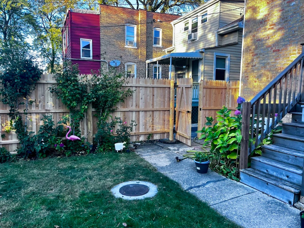Design ideas for a rustic landscaping in Chicago.