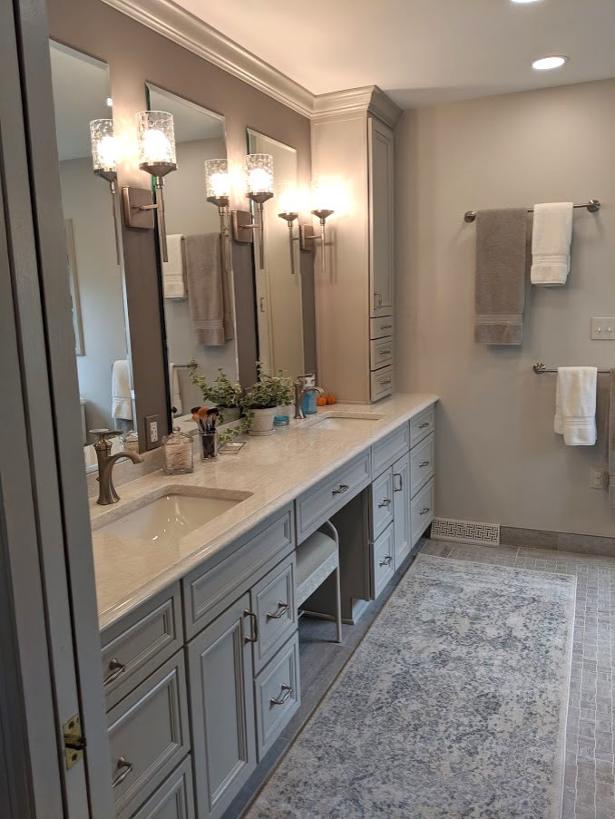Photo of a mid-sized traditional master bathroom in Other with beaded inset cabinets, grey cabinets, a curbless shower, a two-piece toilet, gray tile, porcelain tile, grey walls, mosaic tile floors, an undermount sink, engineered quartz benchtops, grey floor, a hinged shower door and white benchtops.