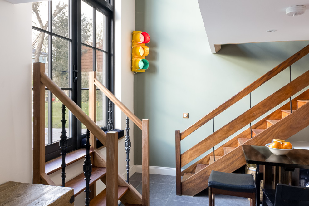 Idée de décoration pour un escalier bohème.