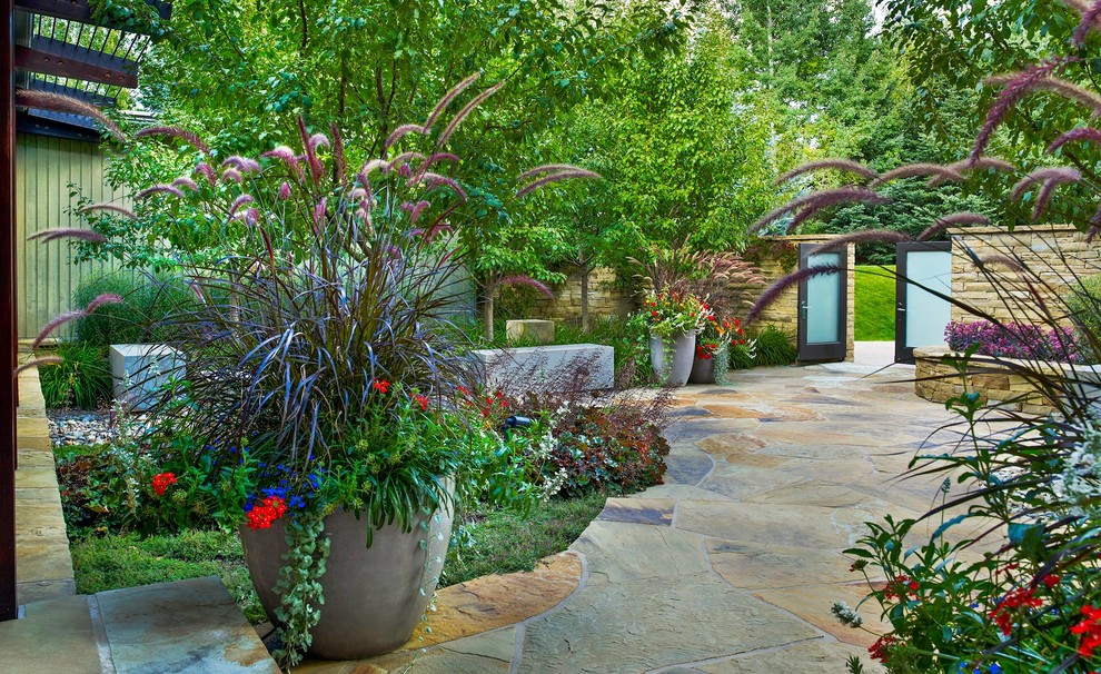Traditional garden in Denver with a garden path and natural stone pavers.
