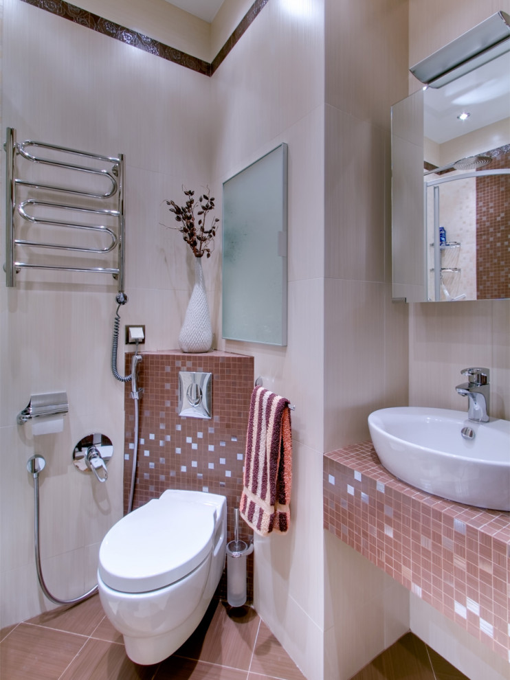 Photo of a small contemporary 3/4 bathroom in Moscow with a corner shower, a wall-mount toilet, porcelain tile, porcelain floors, a hinged shower door, beige tile and brown floor.