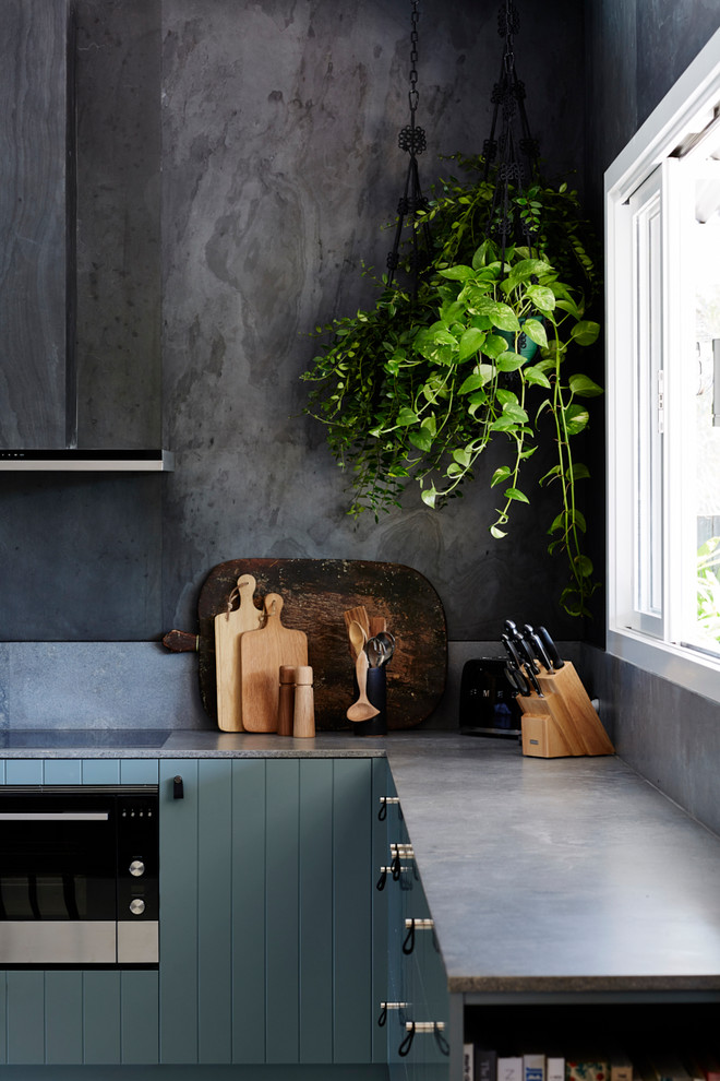 Inspiration for a mid-sized contemporary l-shaped eat-in kitchen in Sydney with an undermount sink, flat-panel cabinets, green cabinets, quartz benchtops, grey splashback, slate splashback, stainless steel appliances, painted wood floors, white floor and grey benchtop.