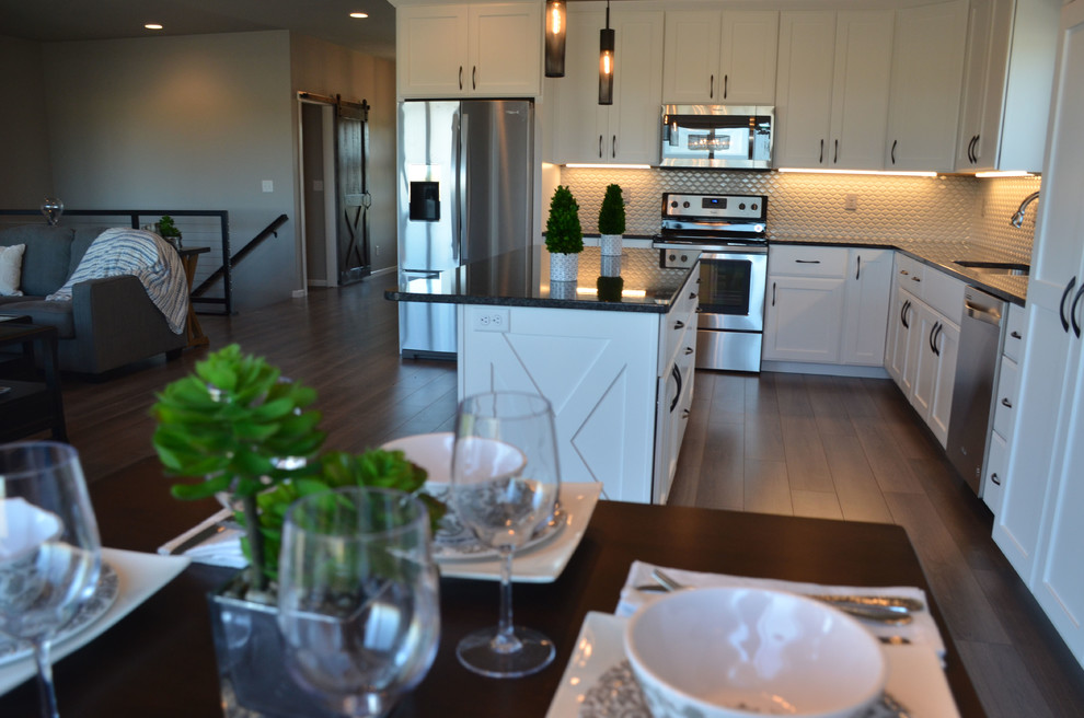 Home design - transitional home design idea