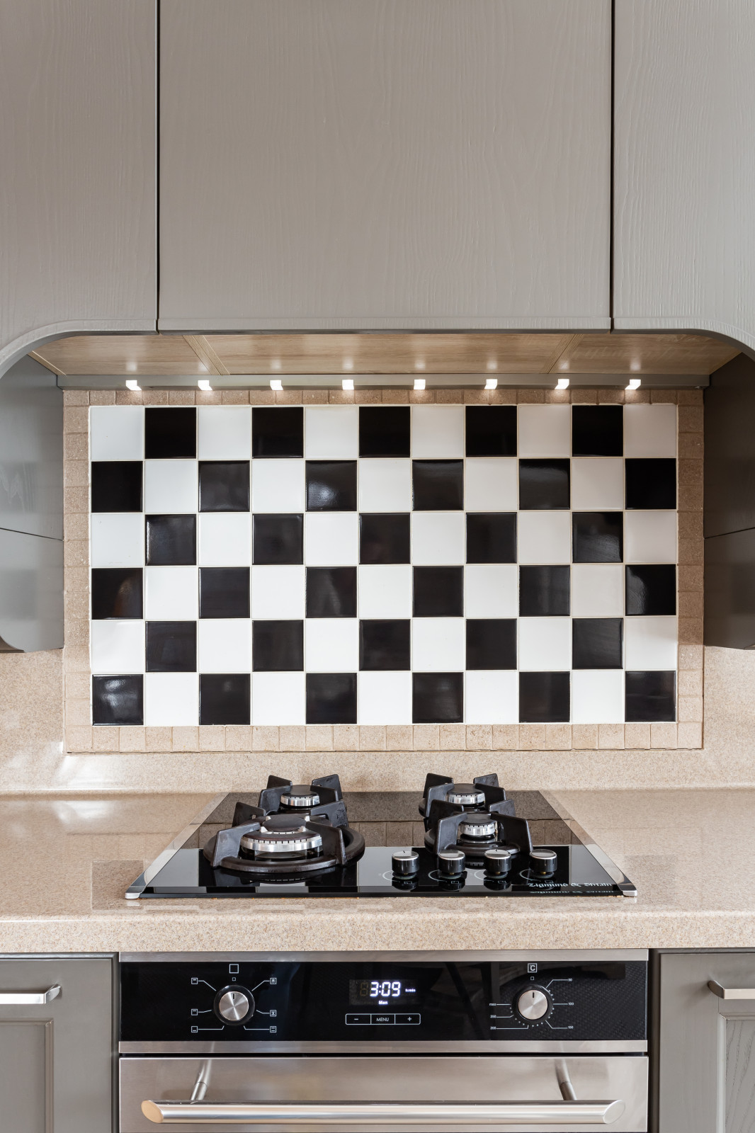 Стильная дизайнерская кухня