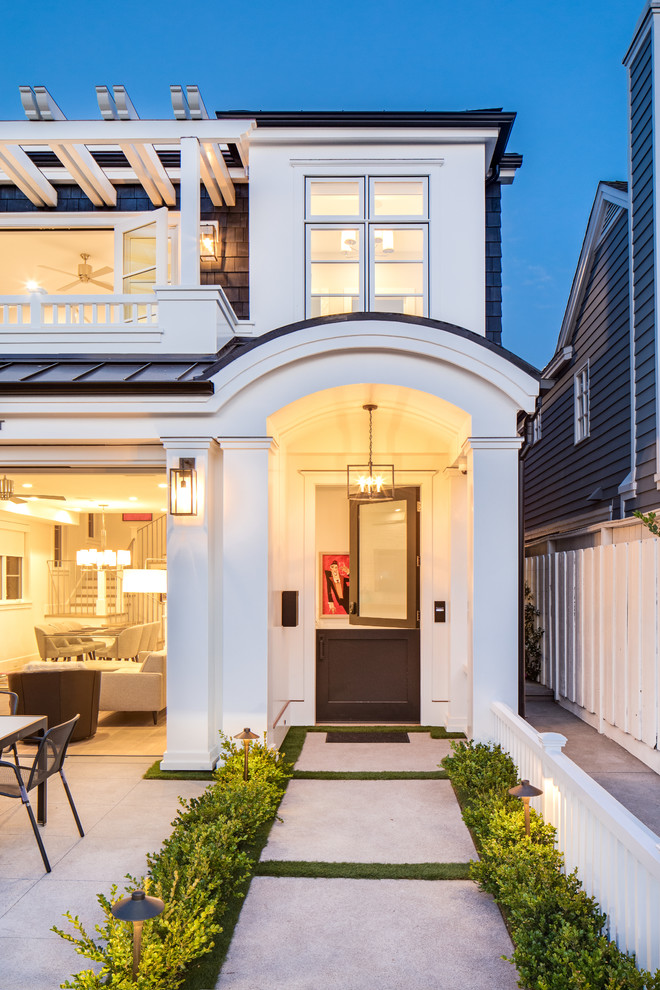 Transitional home design photo in Orange County