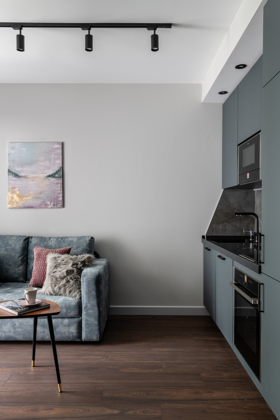 Серый, изумрудный и ягодный