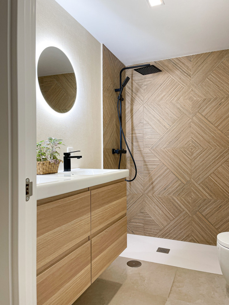Пример оригинального дизайна: главная ванная комната среднего размера в стиле модернизм с белыми фасадами, душем без бортиков, керамической плиткой, бежевыми стенами и тумбой под две раковины