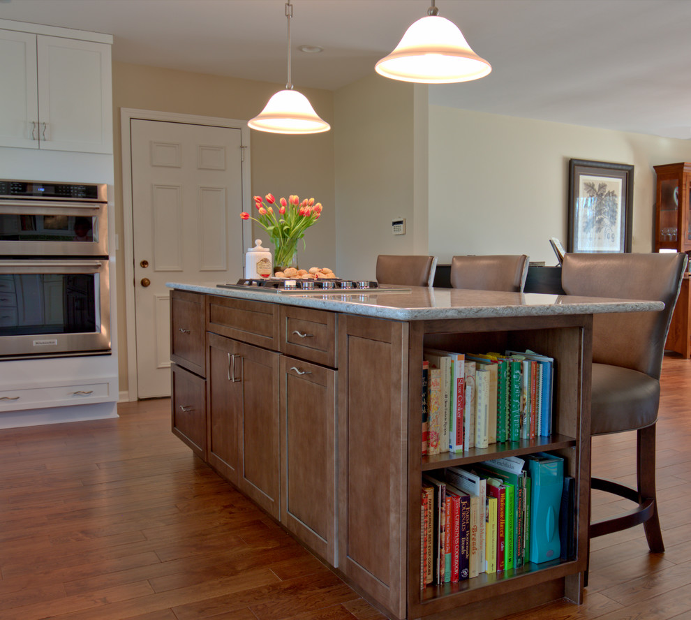 Inspiration for a transitional kitchen remodel in Chicago
