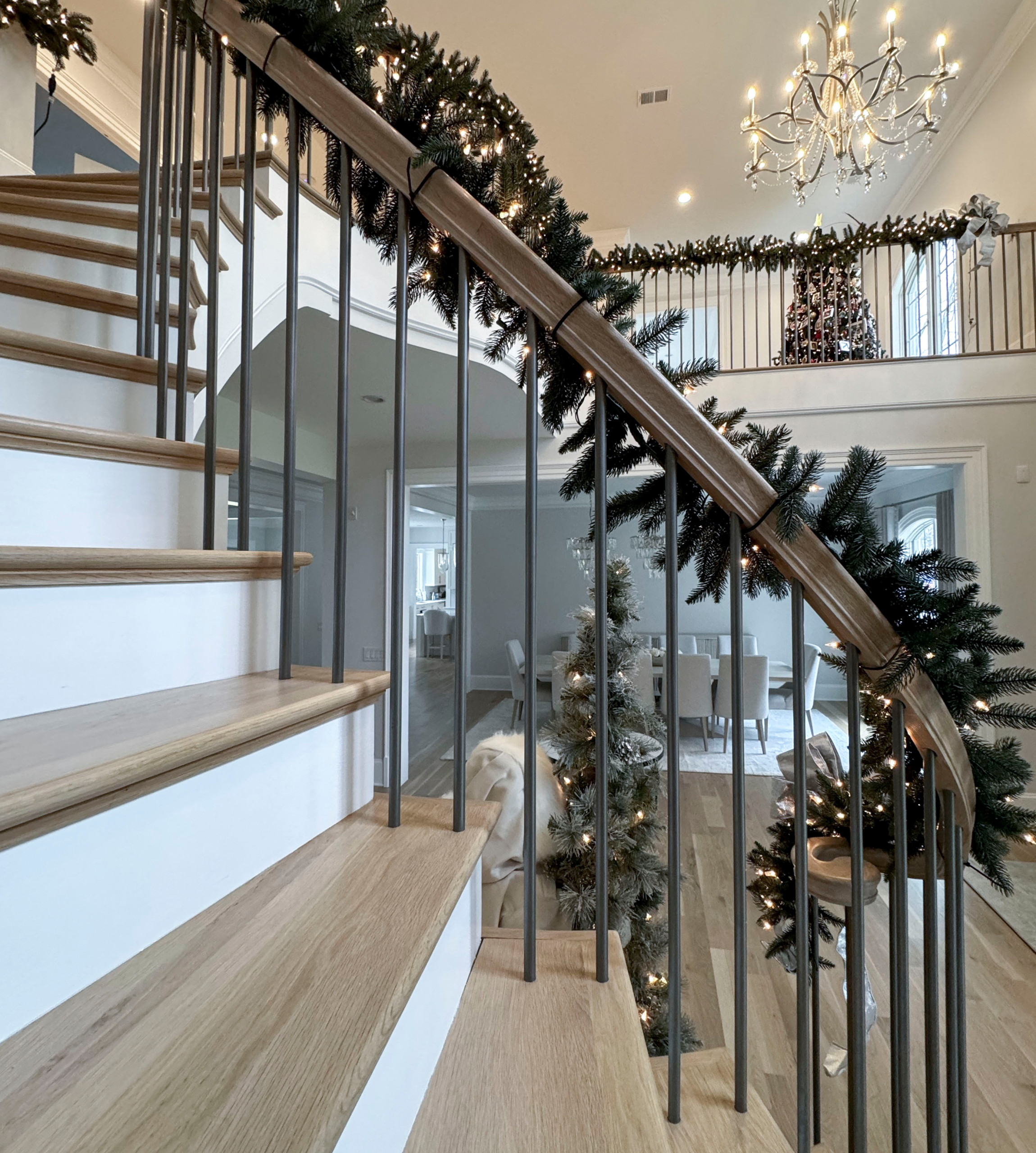 116_Elegant & Eye-catching Curved Staircase, Leesburg VA 20175