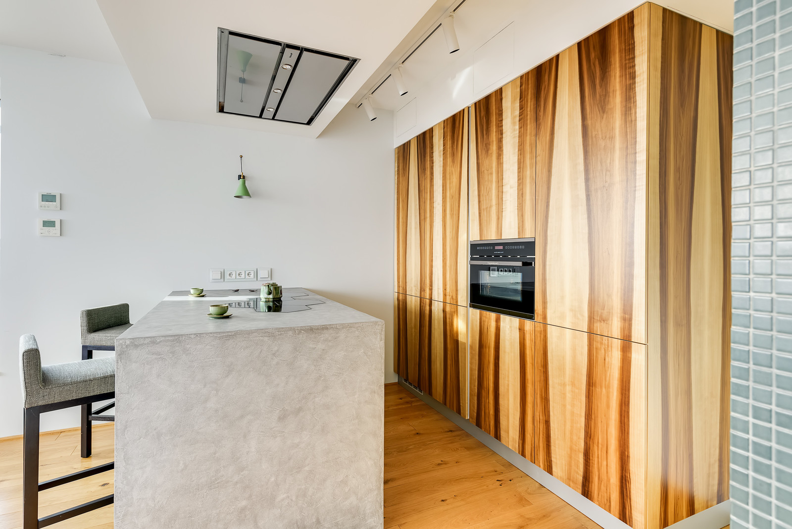 Современная кухня - декоративный бетон и мореный грисард