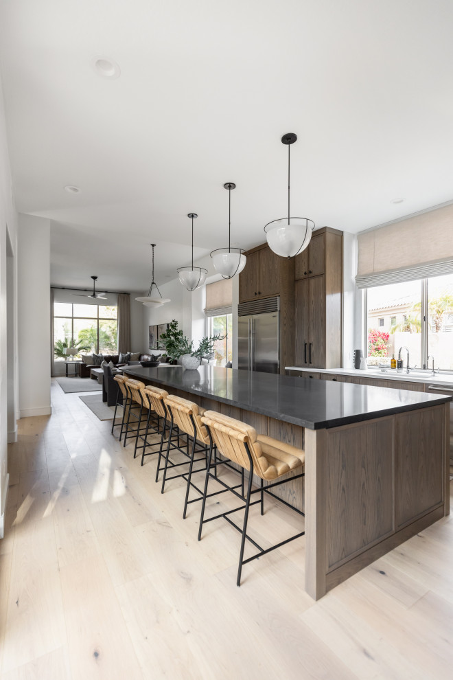 Kitchen - modern kitchen idea in Phoenix