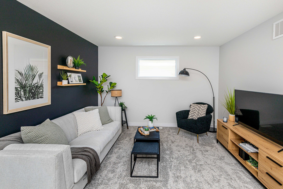 Exempel på ett mellanstort klassiskt allrum med öppen planlösning, med en hemmabar, vita väggar, heltäckningsmatta, en fristående TV och grått golv