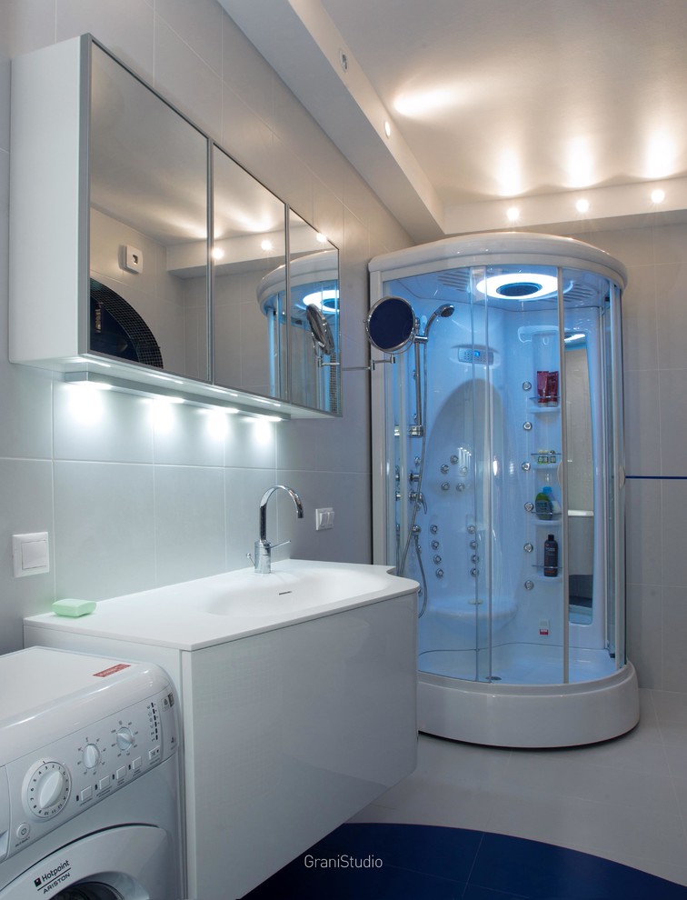 Где-то на море